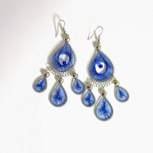 5/$25 ⭐😍 Royal blue and silver earrings